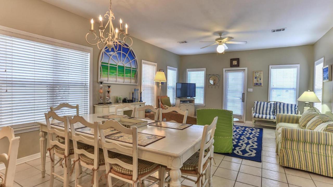 Biglows Bungalow: Beachside Retreat with Pet-Friendly Perks Destin Exterior photo