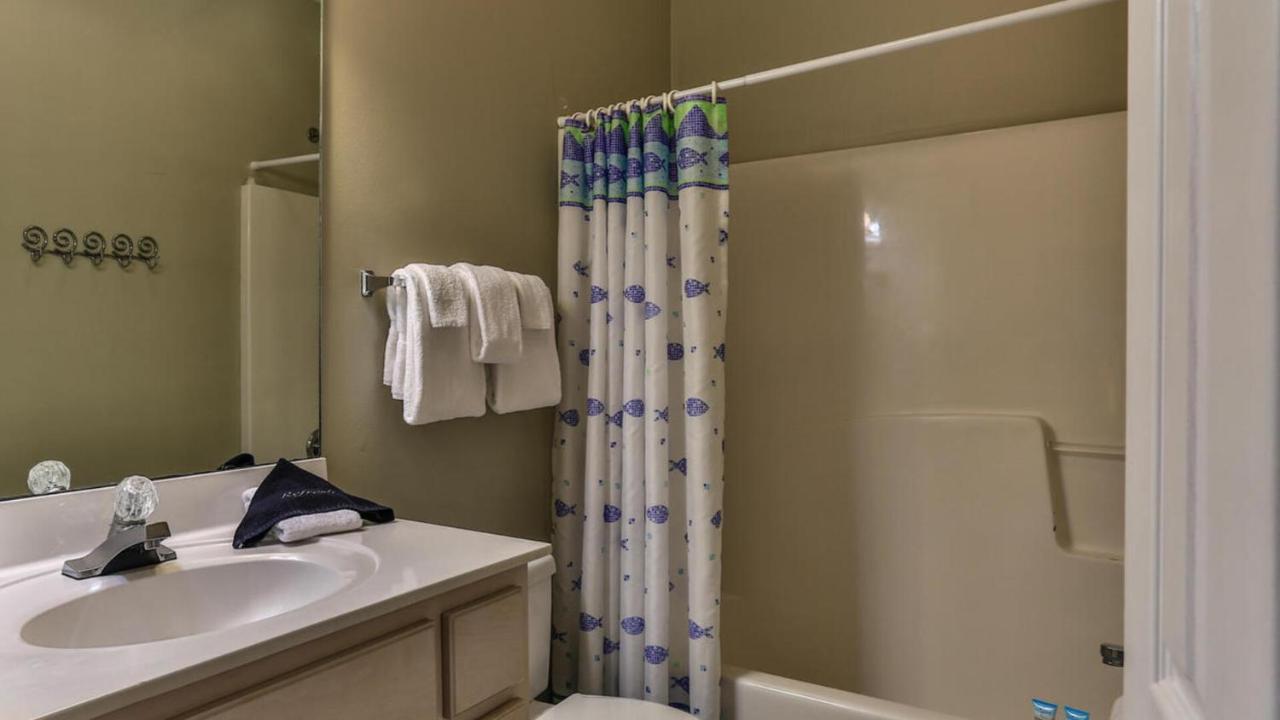 Biglows Bungalow: Beachside Retreat with Pet-Friendly Perks Destin Exterior photo