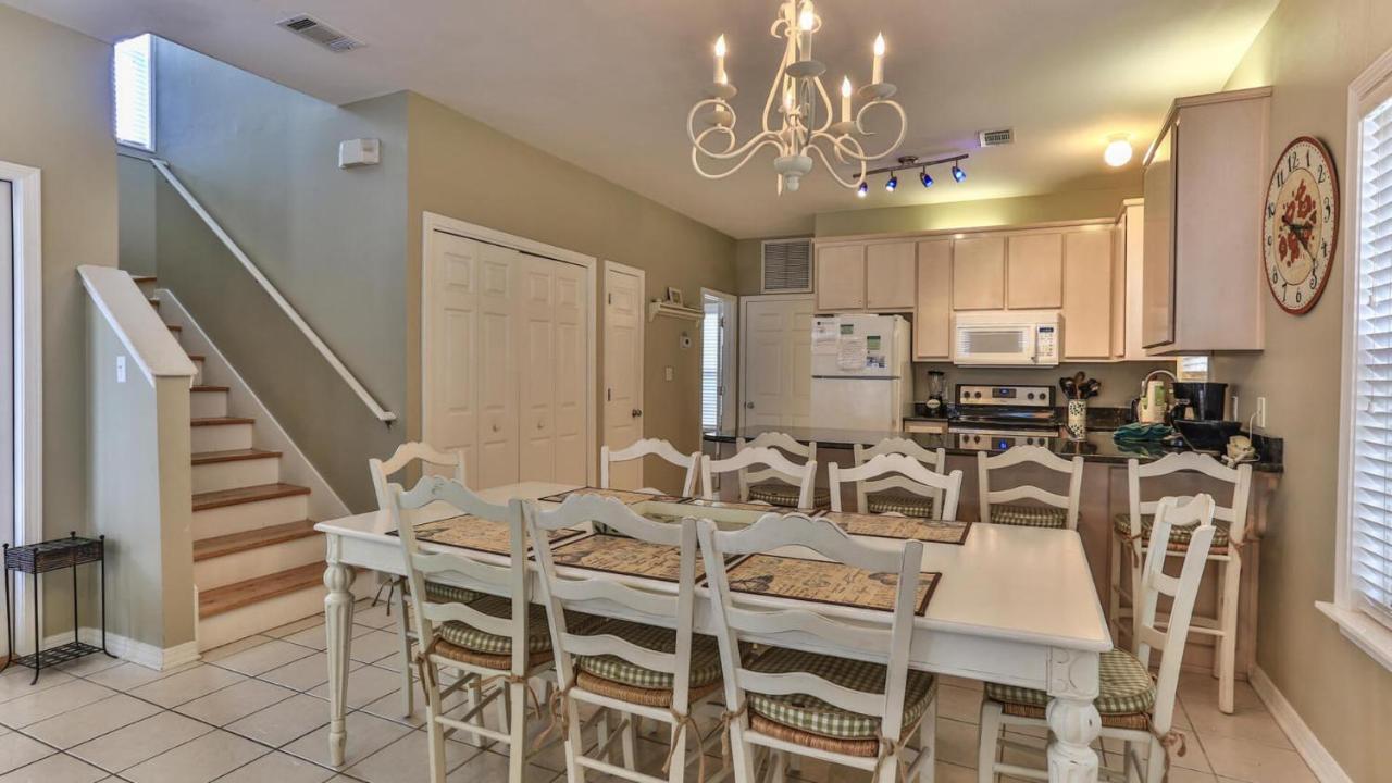 Biglows Bungalow: Beachside Retreat with Pet-Friendly Perks Destin Exterior photo